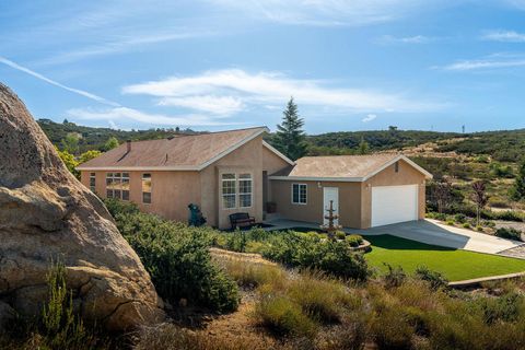 Photo of 42974 Rolling Hills Drive, Aguanga, CA 92536 (MLS # 219147125DA)