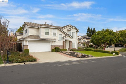 Photo of 143 Shelterwood Ln Ln, Danville, CA 94506 (MLS # 41142102)