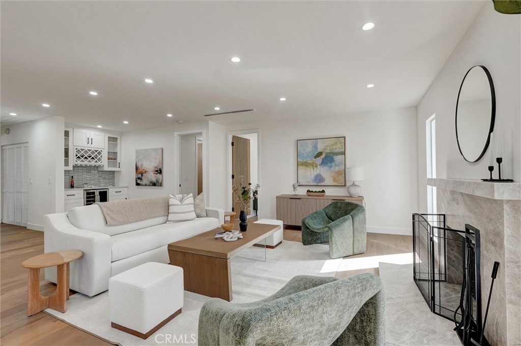 6852 6854 Atoll Avenue