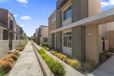 Photo of 26912 Winding Trail Court, Valencia, CA 91381 (MLS # SR25255288)