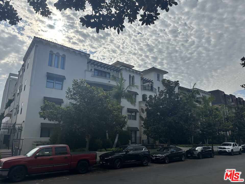 Spacious 1st-floor unit at Clark Regency, a quiet 4-story building with gated parking, perfectly situated between Beverly Blvd. and 3rd Street. Enjoy easy access to Beverly Hills, West Hollywood, and Robertson Blvd, offering premier shopping, dining, and entertainment. This unit provides a private, low-maintenance lifestyle in a safe and highly desirable neighborhood. Please note: Flooring repairs are underway, and the landlord is happy to collaborate with the tenant to complete them prior to move-in. Photos are currently unavailable. There will be $200 Move-In fee required by the HOA.
