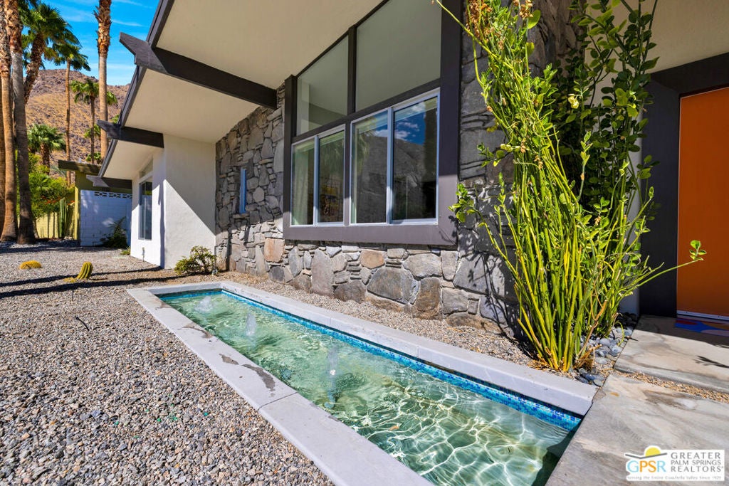 1020 W Via Vadera