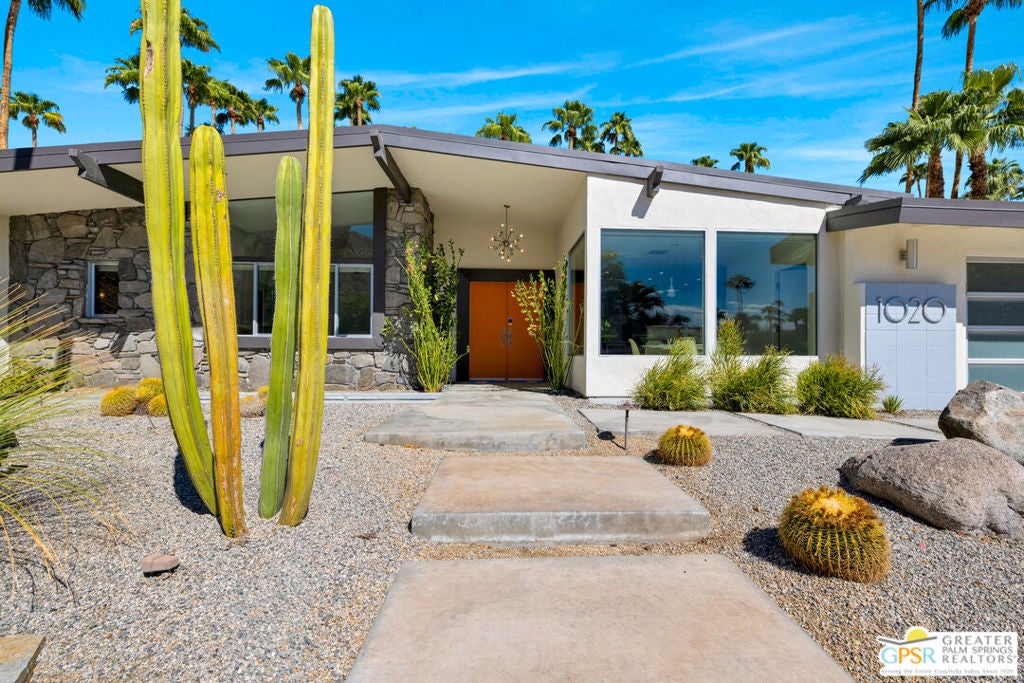 1020 W Via Vadera