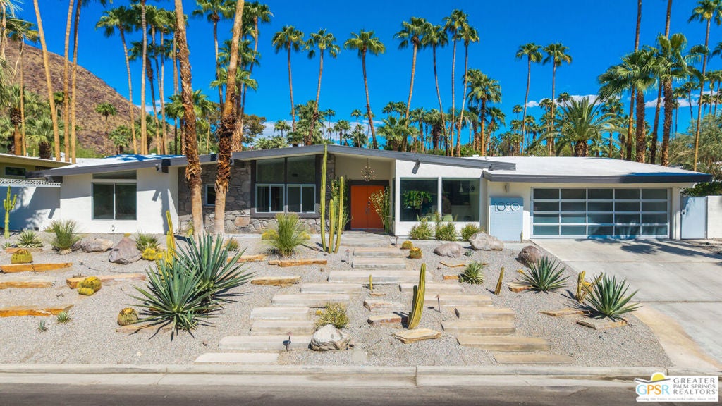 1020 W Via Vadera