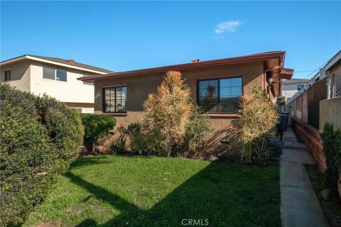Photo of 18528 Kingsdale Ave, Redondo Beach, CA 90278 (MLS # PW26005142)