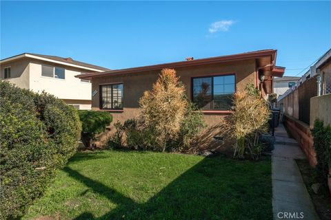 Photo of 18528 Kingsdale Ave, Redondo Beach, CA 90278 (MLS # PW26005142)