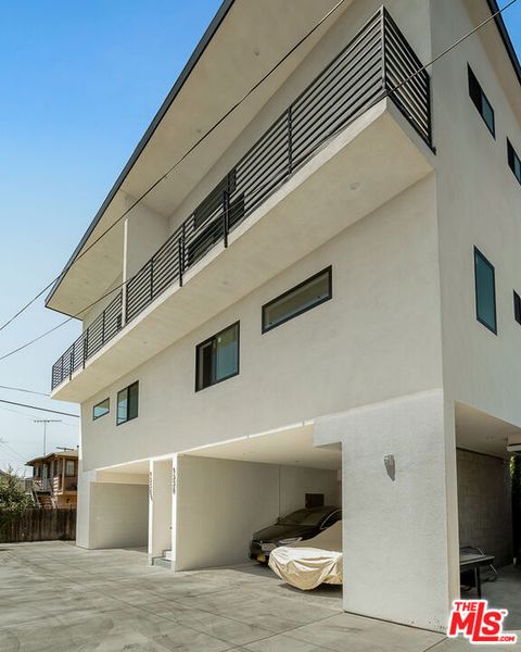 Photo of 1339 N KENMORE Avenue, Los Angeles, CA 90027 (MLS # 25590415) Photo of 1339 N KENMORE Avenue, Los Angeles, CA 90027 (MLS # 25590415)