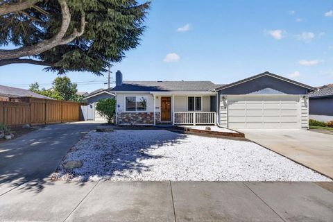 Photo of 8431 Wayland Lane, Gilroy, CA 95020 (MLS # ML82052821)