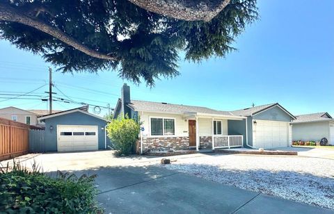 Photo of 8431 Wayland Lane, Gilroy, CA 95020 (MLS # ML82052821)