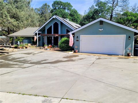 Photo of 42011 Long Hollow Dr, Coarsegold, CA 93614 (MLS # FR26094768)