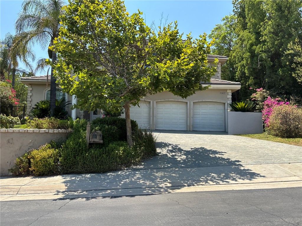 Photo of 9507 Hunt Club Lane, Chatsworth, CA 91311 (MLS # PW25196735)
