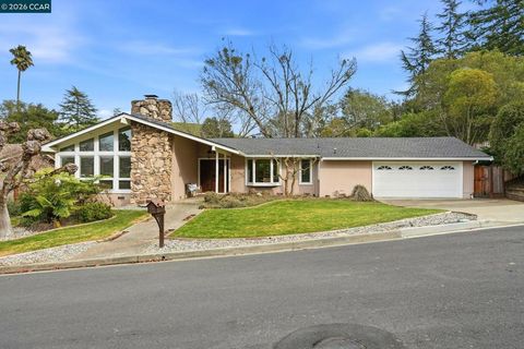 Photo of 491 491 Butterfield Pl Pl, Moraga, CA 94556 (MLS # 41121606)
