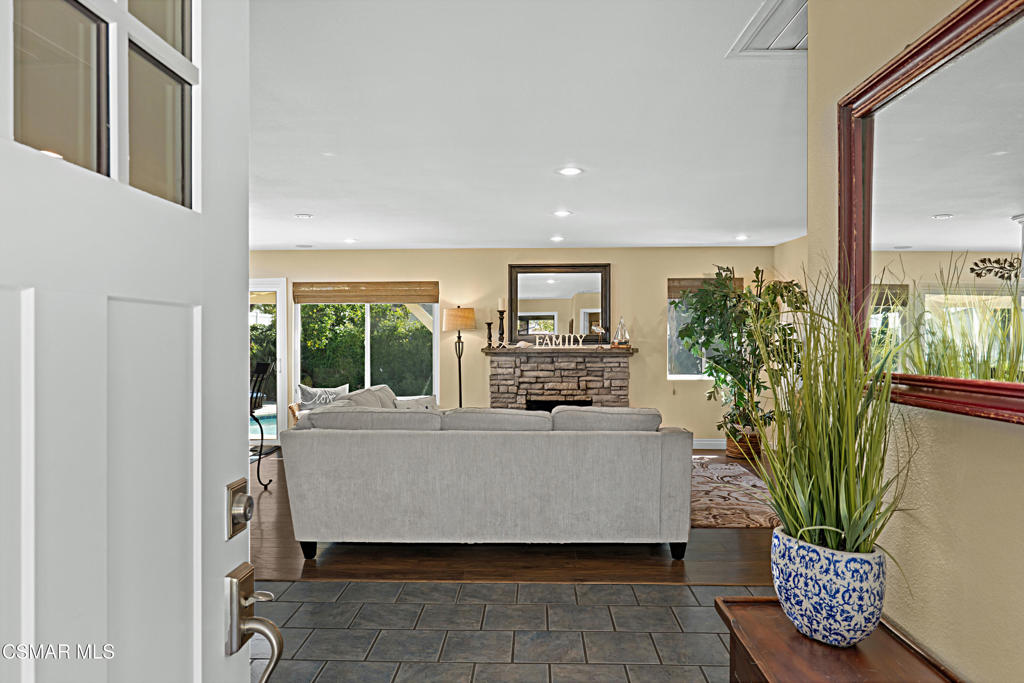 3363 W Corning Street