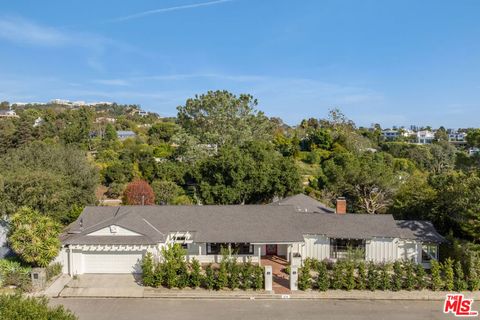Photo of 516 Hanley Place, Los Angeles, CA 90049 (MLS # 25614615)