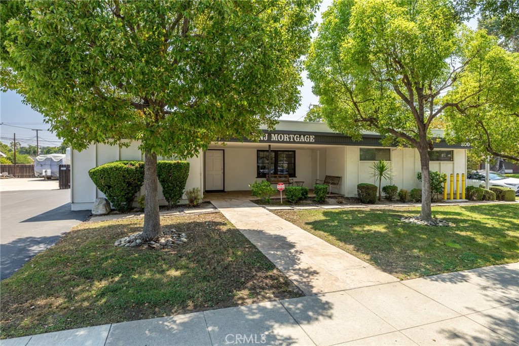300 N San Dimas Avenue