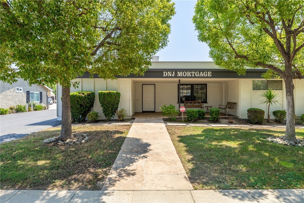300 N San Dimas Avenue