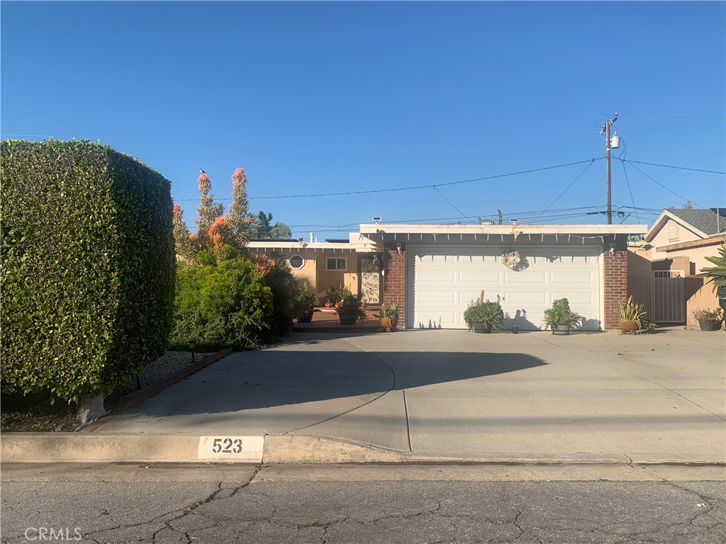 523 E Covina