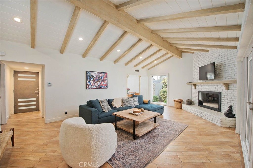 Photo of 4719 Tyrone, Sherman Oaks, CA 91423 (MLS # SR25260391)