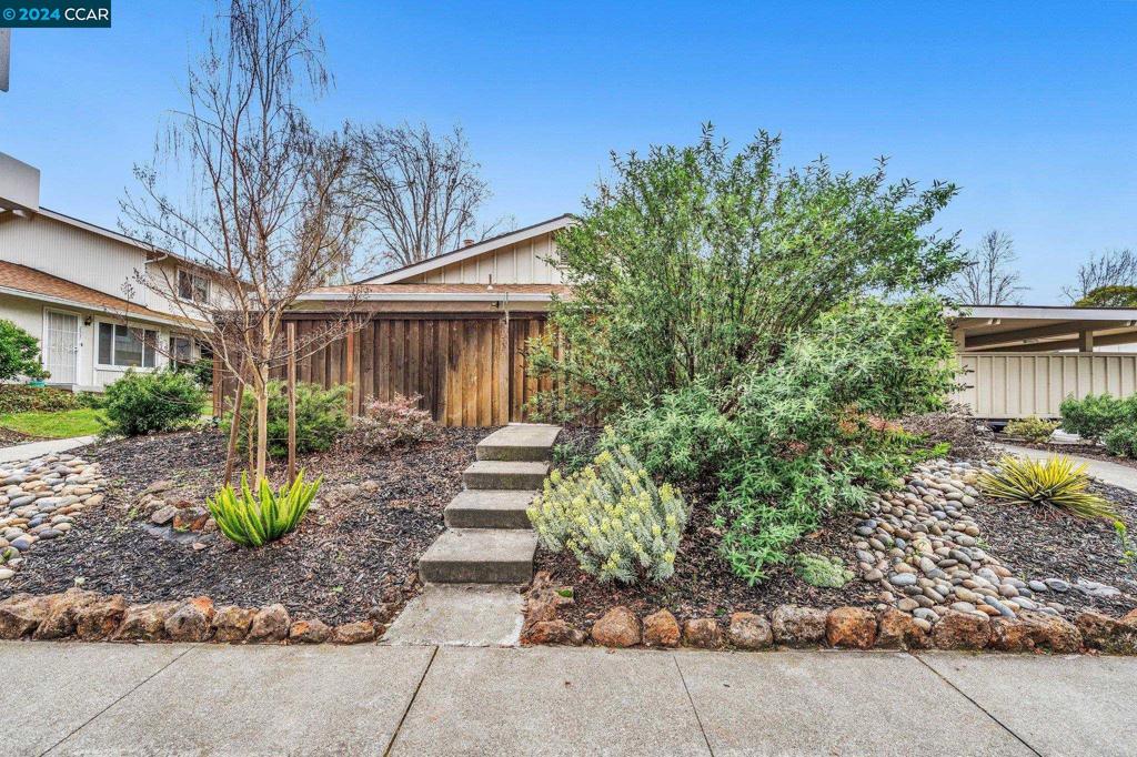TWIN CREEK GRDN - Residential