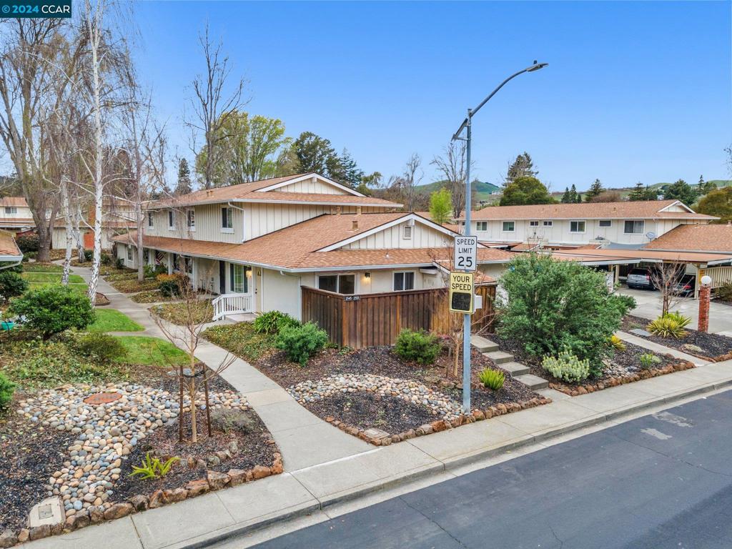 TWIN CREEK GRDN - Residential