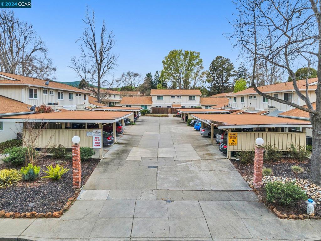 TWIN CREEK GRDN - Residential