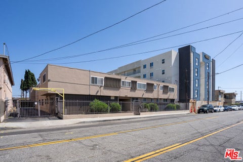 Photo of 10130 S Inglewood Avenue, Inglewood, CA 90304 (MLS # 26992353)