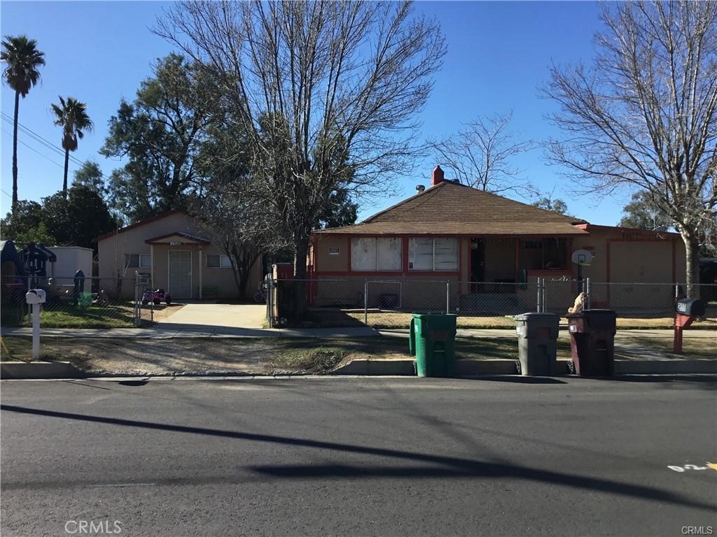 207 E 5th Street