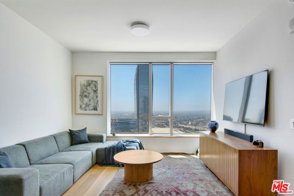 889 Francisco Street 3401