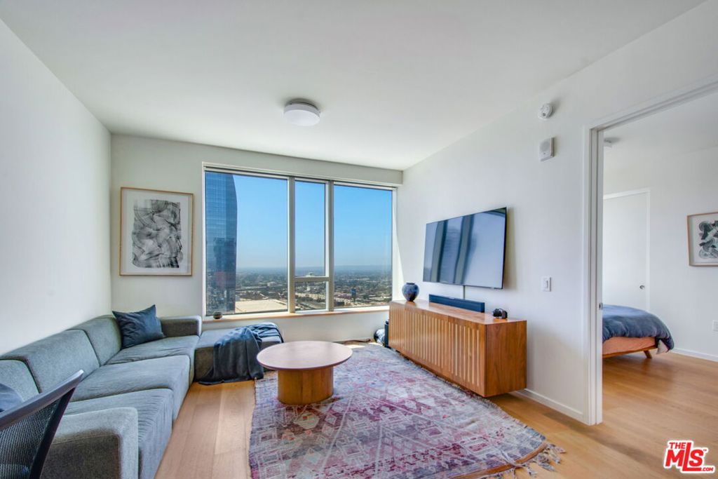 889 Francisco Street 3401