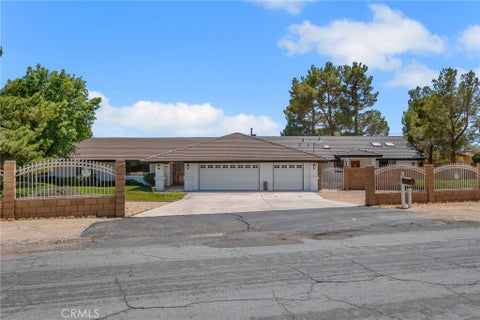Photo of 16450 Tao Road, Apple Valley, CA 92307 (MLS # HD26107276)