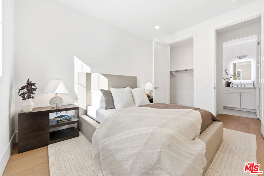 4328 Wilkinson Avenue