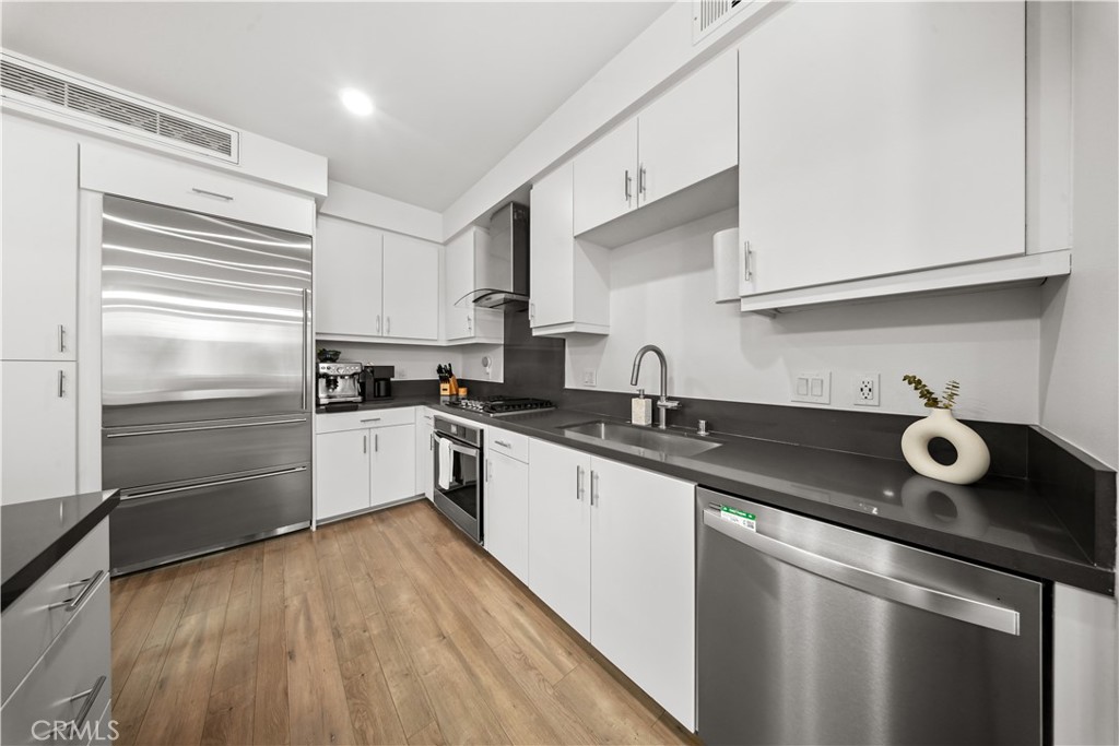 2412 Nolita
