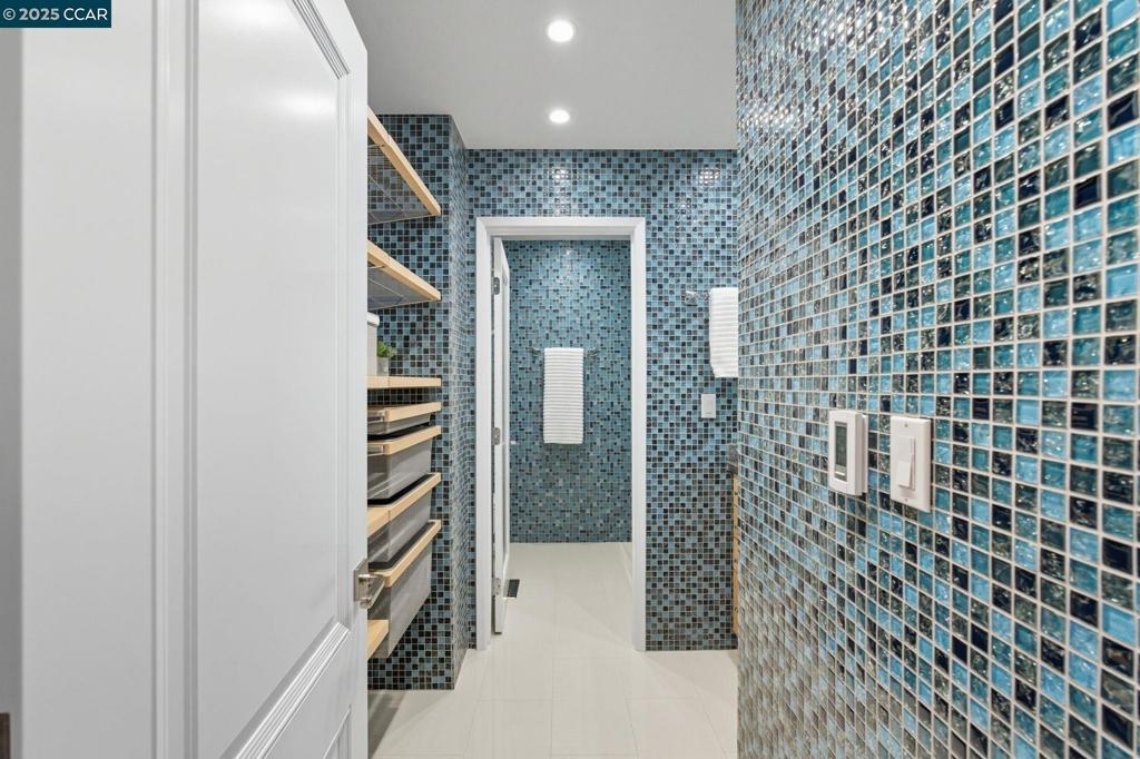LOMAS MORAGA - Residential