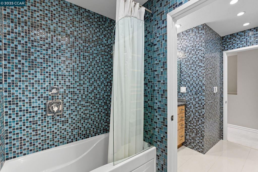 LOMAS MORAGA - Residential