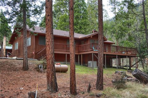 Photo of 8041 Chilnualna Falls Rd, Wawona, CA 95389 (MLS # FR25265833)