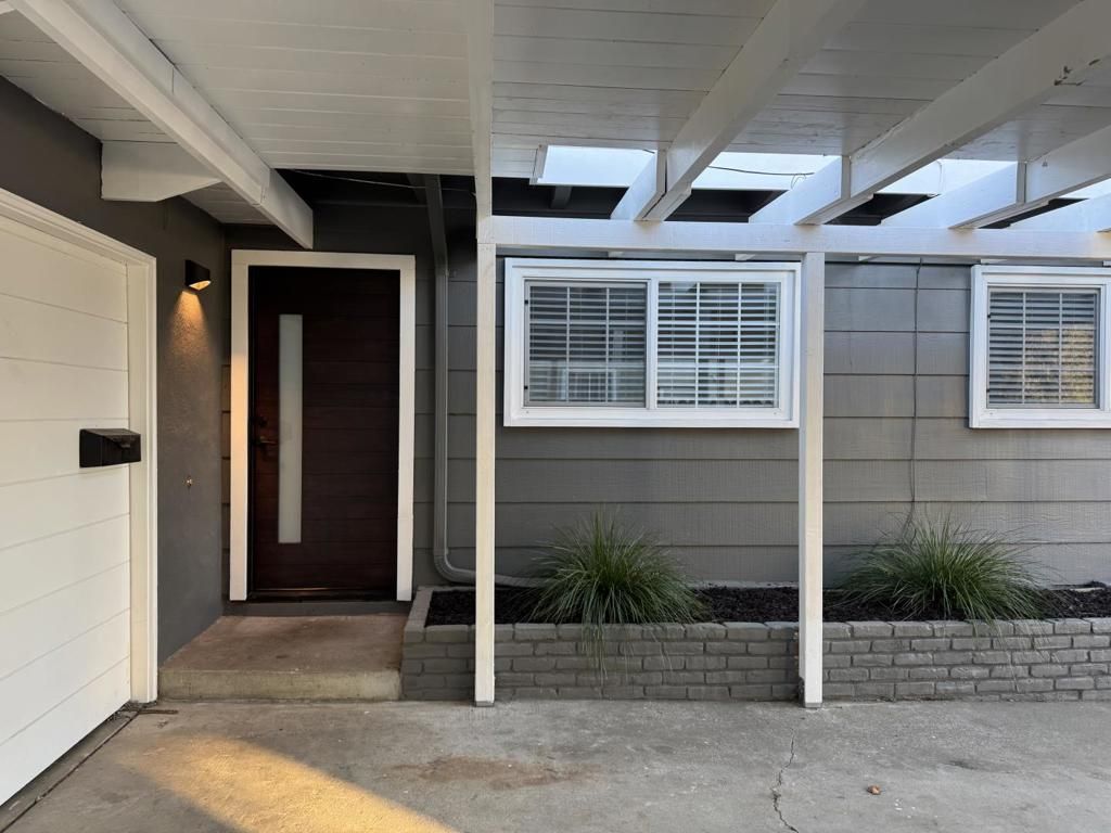 Photo of 864 S Bernardo Avenue, Sunnyvale, CA 94087 (MLS # ML82026144)
