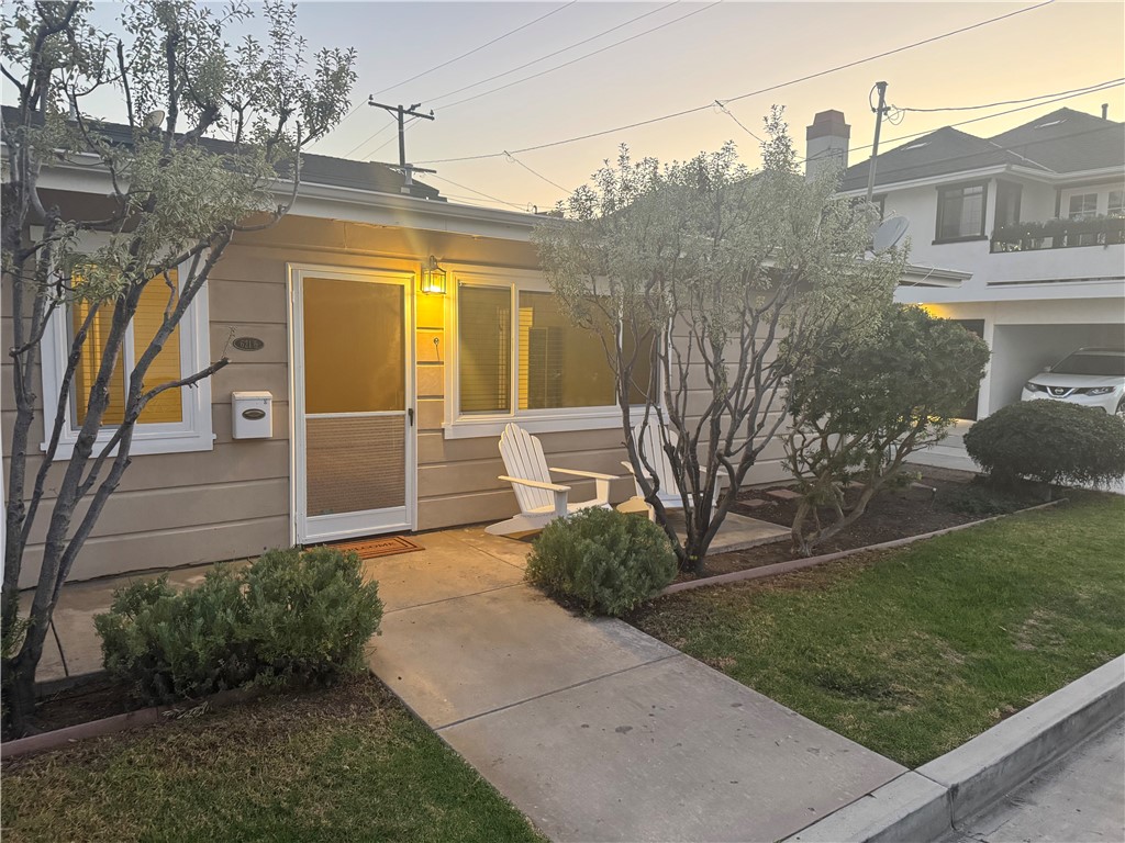 Discover this Quintessential Corona del Mar Village Living single-level 2-bedroom, 2-bath home ideally located on a desirable corner lot in the heart of Corona del Mar Village. A spacious front yard and private courtyard patio offer abundant sunshine and seamless indoor-outdoor living.
Recently refreshed, the home features stylish wood-look vinyl plank flooring, crisp white paint, brand-new tiled showers, updated appliances, and modern fixtures throughout. The primary suite includes a walk-in closet, while the secondary bedroom offers its own separate entrance and full bath—perfect for guests or added privacy.
The oversized living room flows into the kitchen with ample cabinetry and storage, creating a comfortable space for both everyday living and entertaining.Enjoy the convenience of parking in your private 1-car garage.
Just a short stroll to the beach and the vibrant Flower Streets, where boutique shops, dining, and the best of Corona del Mar’s coastal lifestyle await.