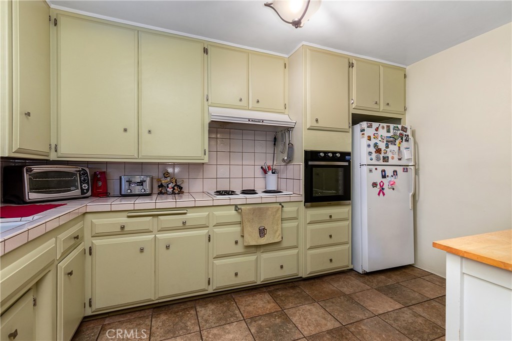 1273 E Appleton St 3