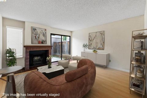 Photo of 3874 Burton Common Cmn, Fremont, CA 94536 (MLS # 41131459)