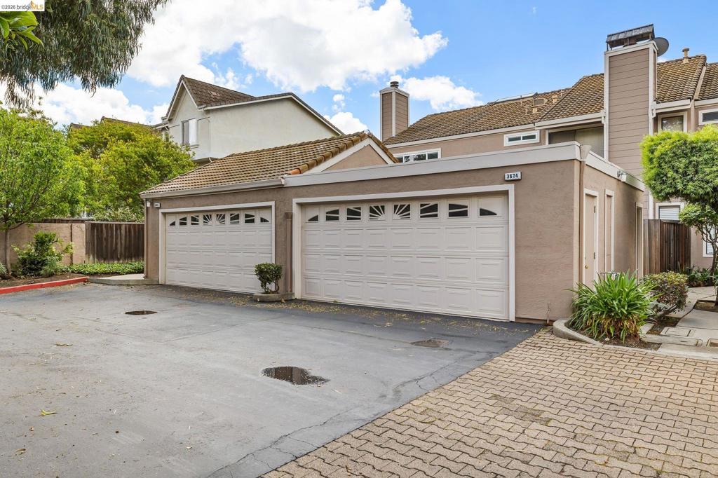 3874 Burton Common