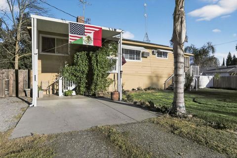 Photo of 351 5Th St St, Tehama, CA 96090 (MLS # 260005345SD)