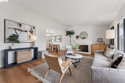 Photo of 5200 Pinecrest Drive Dr, Oakland, CA 94605 (MLS # 41129262)