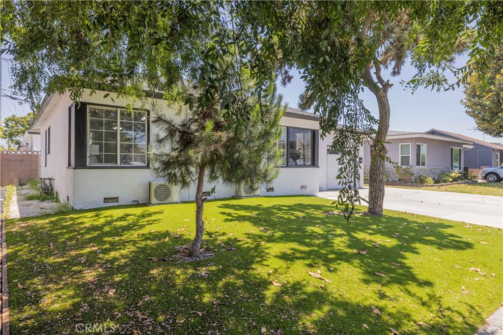 12108 Dunrobin Avenue
