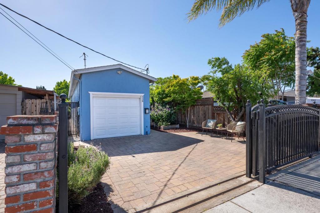 536 Stanford Avenue