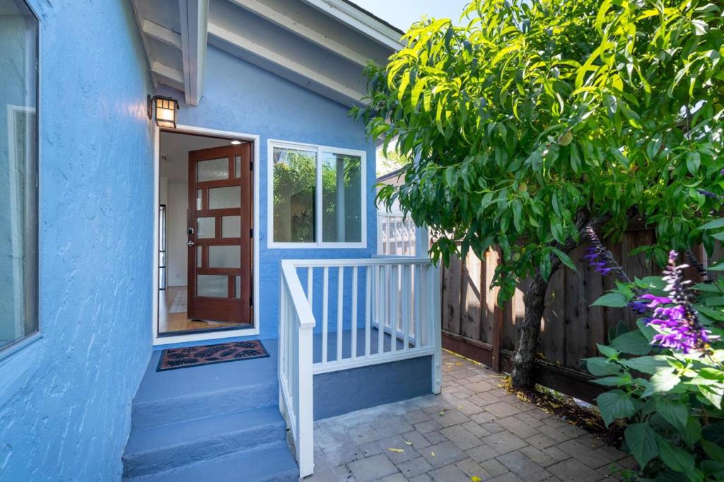 536 Stanford Avenue