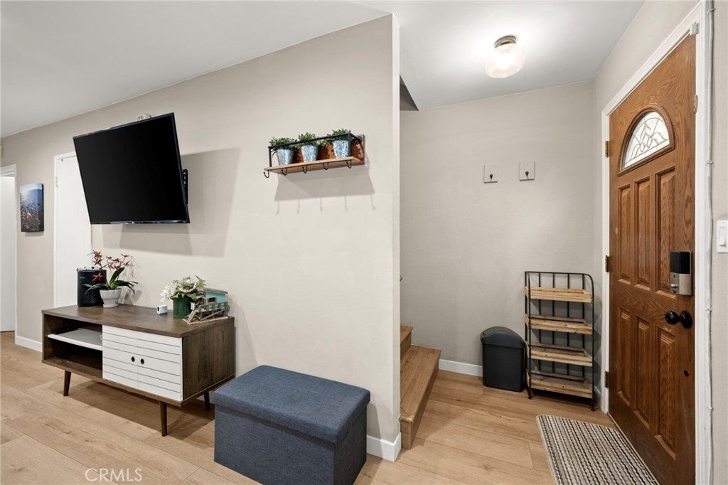 Photo of 2452 Chelsea Place #M, Santa Monica, CA 90404 (MLS # PW26156339)