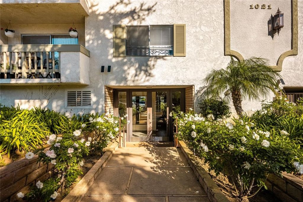 Photo of 1021 12th Street #102, Santa Monica, CA 90403 (MLS # WS26042151)