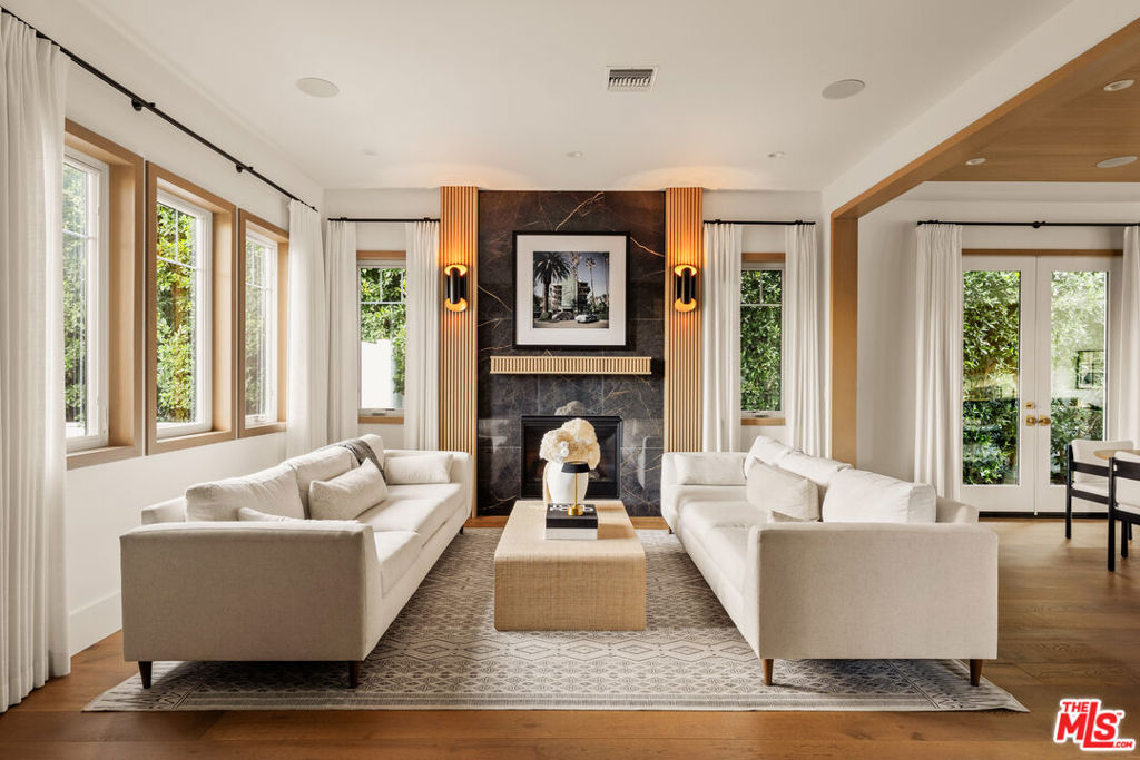 4163 Sunnyslope Avenue