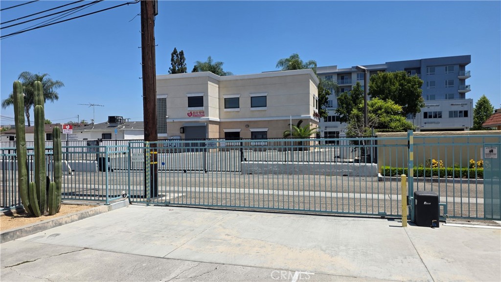 5822 FULLERTON