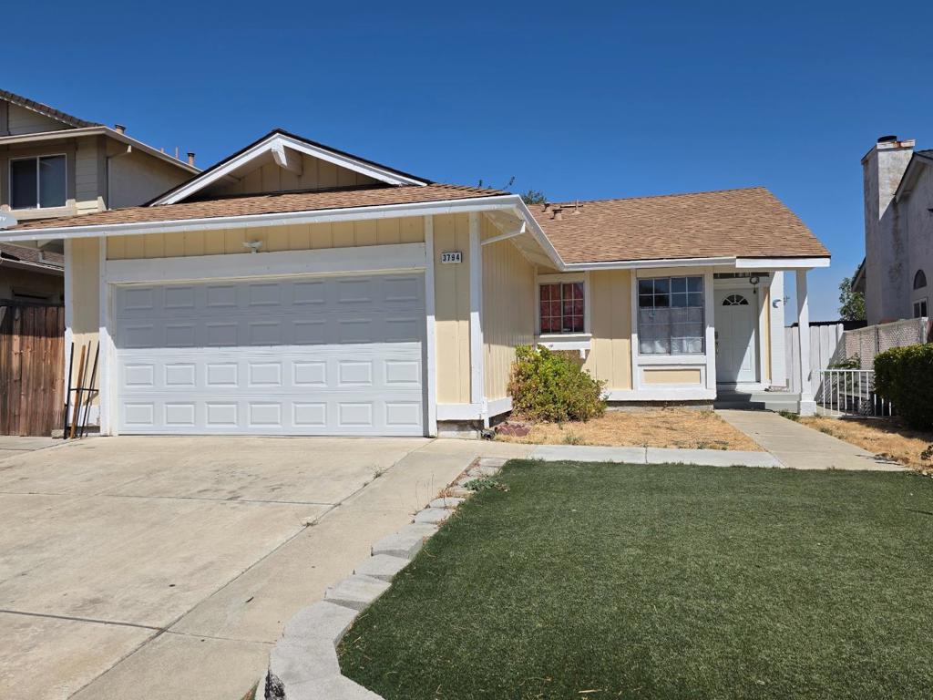 Bright and inviting 3-bedroom home in a quiet and clean Pittsburg neighborhood. Open layout, private backyard, and easy freeway access. Move-in ready!